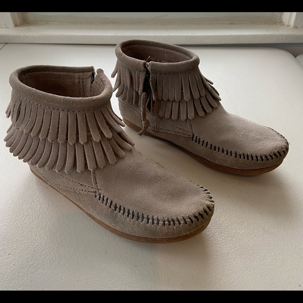 Kids' Minnetonka 
Double Fringe Side Zip Boot